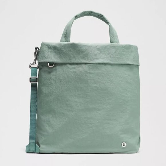 Lulmonule On My Level Tote Bag 20L in Crater Blue, BNWT - Picture 1 of 5